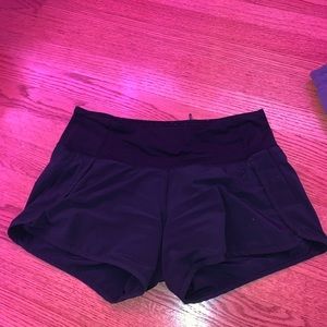 black lululemon shorts